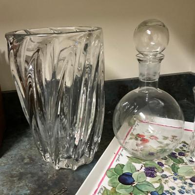 Sale Photo Thumbnail #1007: Vase: 9.75" high x 6" diameter