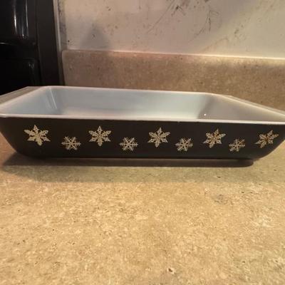 Vintage bowl and casserole dishes