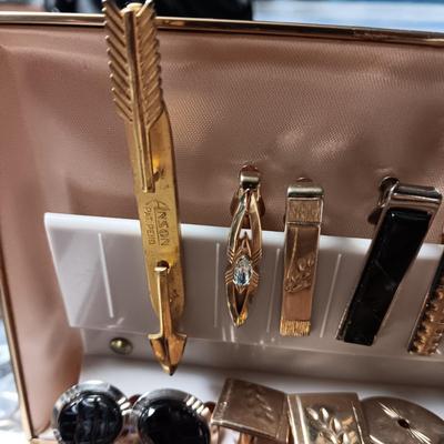MEN'S JEWELRY BOX WITH 2 STERLING TIE CLIPS AMONG MANY OTHER TIE CLIPS AND CUFFLINKS