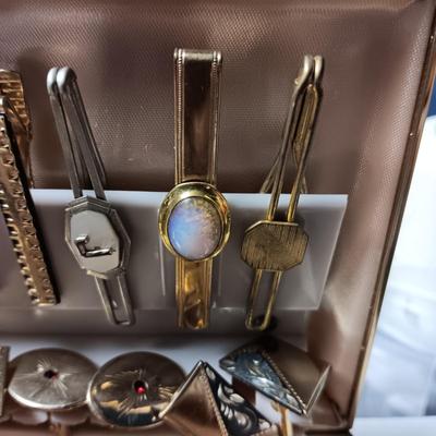 MEN'S JEWELRY BOX WITH 2 STERLING TIE CLIPS AMONG MANY OTHER TIE CLIPS AND CUFFLINKS