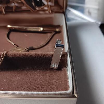 MEN'S JEWELRY BOX WITH 2 STERLING TIE CLIPS AMONG MANY OTHER TIE CLIPS AND CUFFLINKS