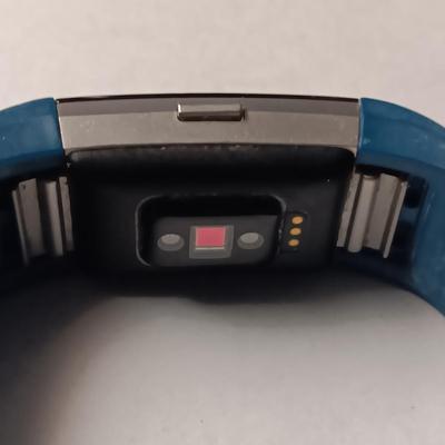 WORKING FOSSIL WATCH AND A FITBIT WITH NO CHARGER