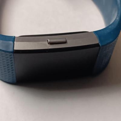WORKING FOSSIL WATCH AND A FITBIT WITH NO CHARGER
