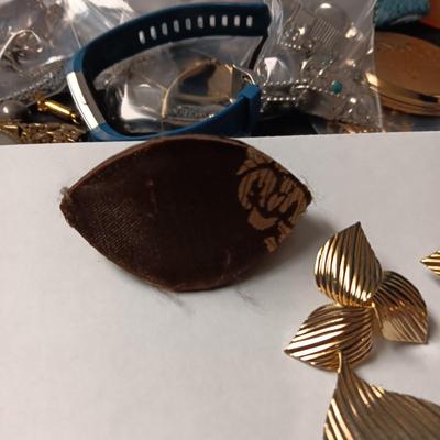 VINTAGE COMPACT, MONET BROOCH AND EARRINGS