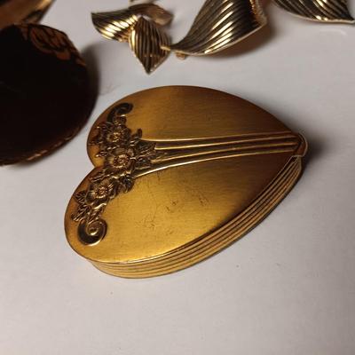 VINTAGE COMPACT, MONET BROOCH AND EARRINGS