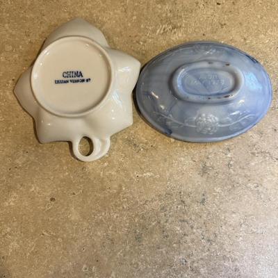 Soap dishes, marble paper towel holder and leaf dish