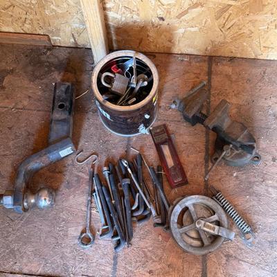 Hitch, Allen wrenches, Screws, Bolts and more