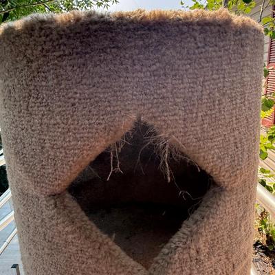 Kitty condo, metal cat and small shovel