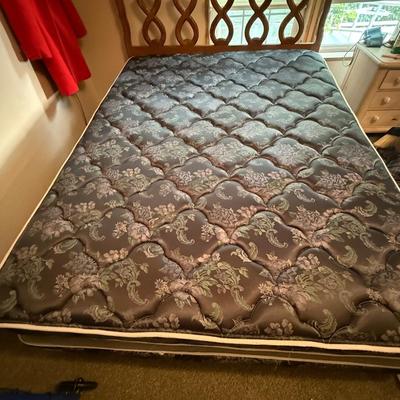 Queen size bed no stains