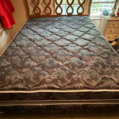 Queen size bed no stains