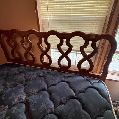 Queen size bed no stains