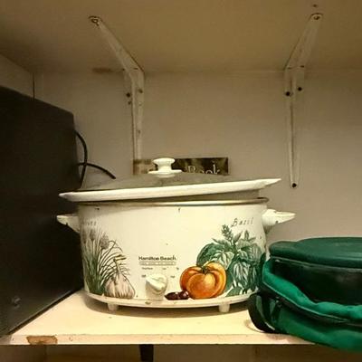 Crockpot & Casserole dish with insulated wrap
