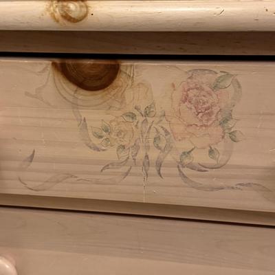 2 Thomasville night stands 25 w 27 l 25 h