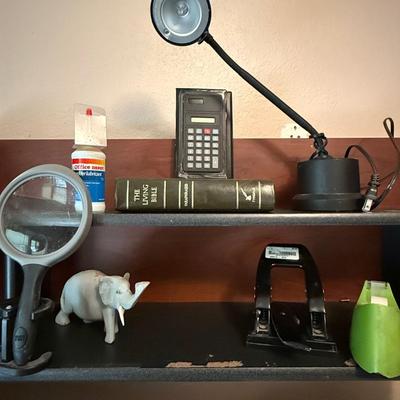 Miscellaneous items, lamp needs new light bulb