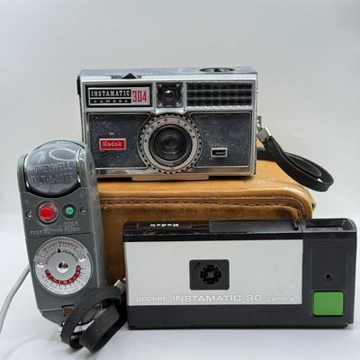 LOT 15K; Honeywell Tilt-a-Mite & Kodak Cameras: Instamatic 304 & Pocket Instamatic 30