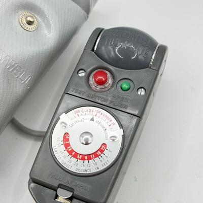 LOT 15K; Honeywell Tilt-a-Mite & Kodak Cameras: Instamatic 304 & Pocket Instamatic 30