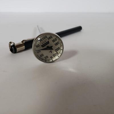 LOT 100L: Vintage Art Beck Baster, Deep Fry/Candy Thermometer, Presto Timer