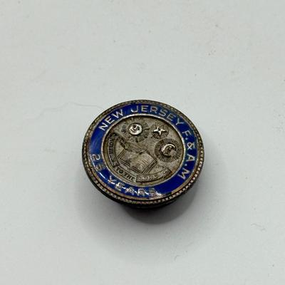 LOT 101J: Vintage Pins: Sterling Silver New Jersey F&AM 25 Years (3.62g) & 14k Gold Dreka & GHS 1913 (3.21gtw)