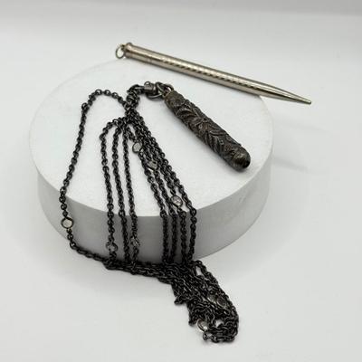 LOT 106H: Vintage Sterling Silver Lead Pencil Necklace (11.7g) & Etched Redint Lead Pencil