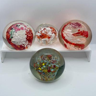 LOT 114K: Vintage Glass Paperweights