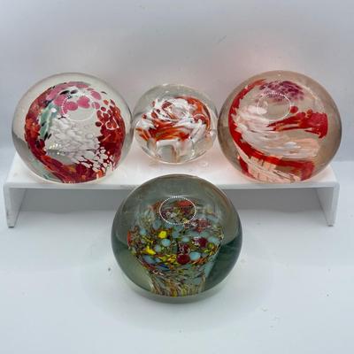 LOT 114K: Vintage Glass Paperweights