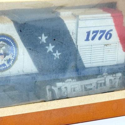 LOT 117K: Vintage HO Scale Train Cars w/ Boxes: Revell Union Pacific Cattle Car T-4021:298 in Box, Tyco Diesel Alco Century 430...
