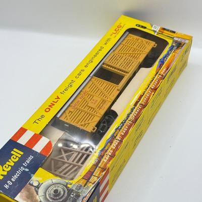 LOT 117K: Vintage HO Scale Train Cars w/ Boxes: Revell Union Pacific Cattle Car T-4021:298 in Box, Tyco Diesel Alco Century 430...