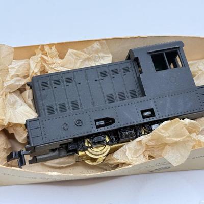 LOT 117K: Vintage HO Scale Train Cars w/ Boxes: Revell Union Pacific Cattle Car T-4021:298 in Box, Tyco Diesel Alco Century 430...