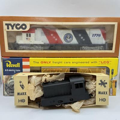 LOT 117K: Vintage HO Scale Train Cars w/ Boxes: Revell Union Pacific Cattle Car T-4021:298 in Box, Tyco Diesel Alco Century 430...