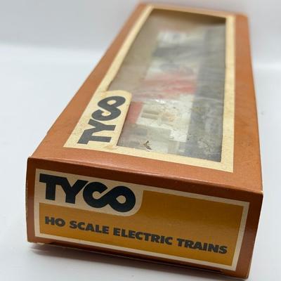 LOT 117K: Vintage HO Scale Train Cars w/ Boxes: Revell Union Pacific Cattle Car T-4021:298 in Box, Tyco Diesel Alco Century 430...