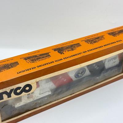 LOT 117K: Vintage HO Scale Train Cars w/ Boxes: Revell Union Pacific Cattle Car T-4021:298 in Box, Tyco Diesel Alco Century 430...