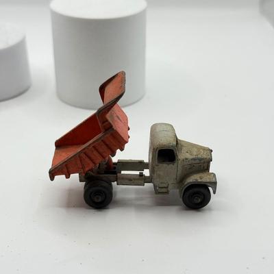 LOT 118K: Vintage Die Cast Metal Cars: 1964 Scammell No 16 Snow Pow, 1965 Lesney England Matchbox Series No 45 Ford Corsair & 1970 No...