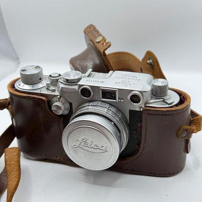 LOT 120L: Vintage Leica IIIc Camera w/ Box, Instructions & Manual