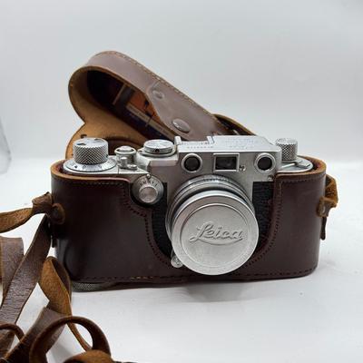 LOT 120L: Vintage Leica IIIc Camera w/ Box, Instructions & Manual