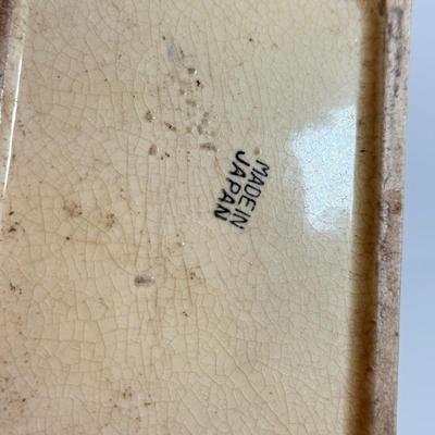 LOT 122L: Vintage Kitchen Collection: Tin Litho Dust Pan, 1960s Metal Recipe Box, Rooster Egg Plate & More