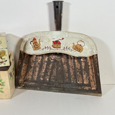 LOT 122L: Vintage Kitchen Collection: Tin Litho Dust Pan, 1960s Metal Recipe Box, Rooster Egg Plate & More