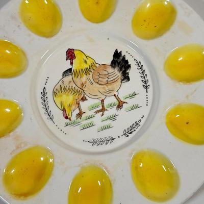 LOT 122L: Vintage Kitchen Collection: Tin Litho Dust Pan, 1960s Metal Recipe Box, Rooster Egg Plate & More