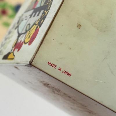 LOT 122L: Vintage Kitchen Collection: Tin Litho Dust Pan, 1960s Metal Recipe Box, Rooster Egg Plate & More