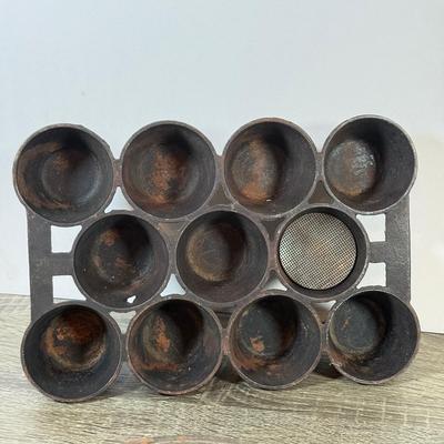 LOT 134L: Vintage Cast Iron Muffin Pan & Waffle Maker