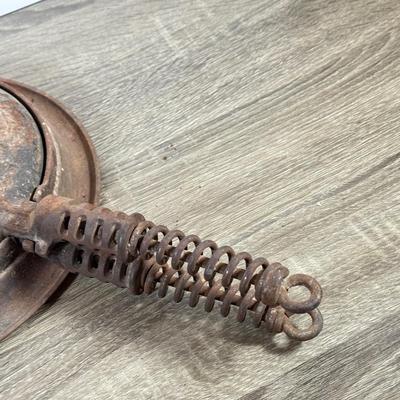 LOT 135L: Vintage Griswold Cast Iron Waffle Maker