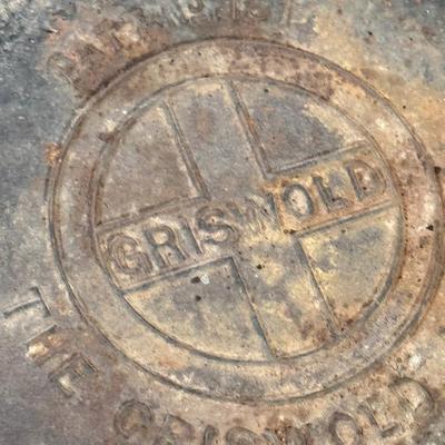 LOT 135L: Vintage Griswold Cast Iron Waffle Maker