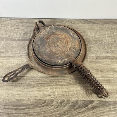 LOT 135L: Vintage Griswold Cast Iron Waffle Maker