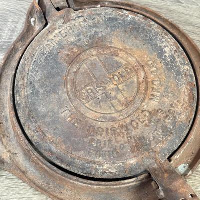 LOT 135L: Vintage Griswold Cast Iron Waffle Maker