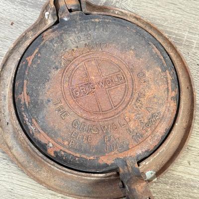 LOT 135L: Vintage Griswold Cast Iron Waffle Maker
