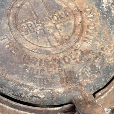 LOT 135L: Vintage Griswold Cast Iron Waffle Maker