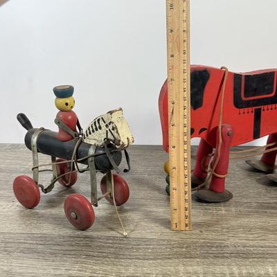 LOT 136L: Vintage Wooden Pull Toys incl. Hustler Toy Corporation USA