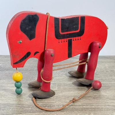 LOT 136L: Vintage Wooden Pull Toys incl. Hustler Toy Corporation USA