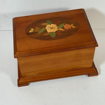 LOT 139L: Cornwall Wood Products Duck Head Wall Decor, Hand Made Wood Music Box & Raw Wood Clock