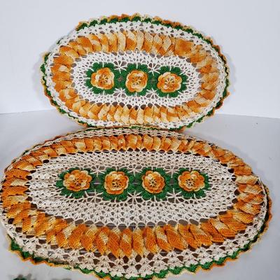 LOT 148L: Vintage Crocheted Trivets, Pot Holders, Doilies Tableware Set Hand Made
