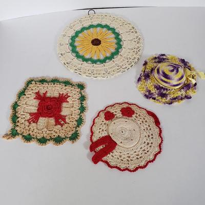 LOT 148L: Vintage Crocheted Trivets, Pot Holders, Doilies Tableware Set Hand Made